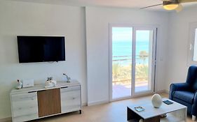Barbados Beach And Pool Apartment